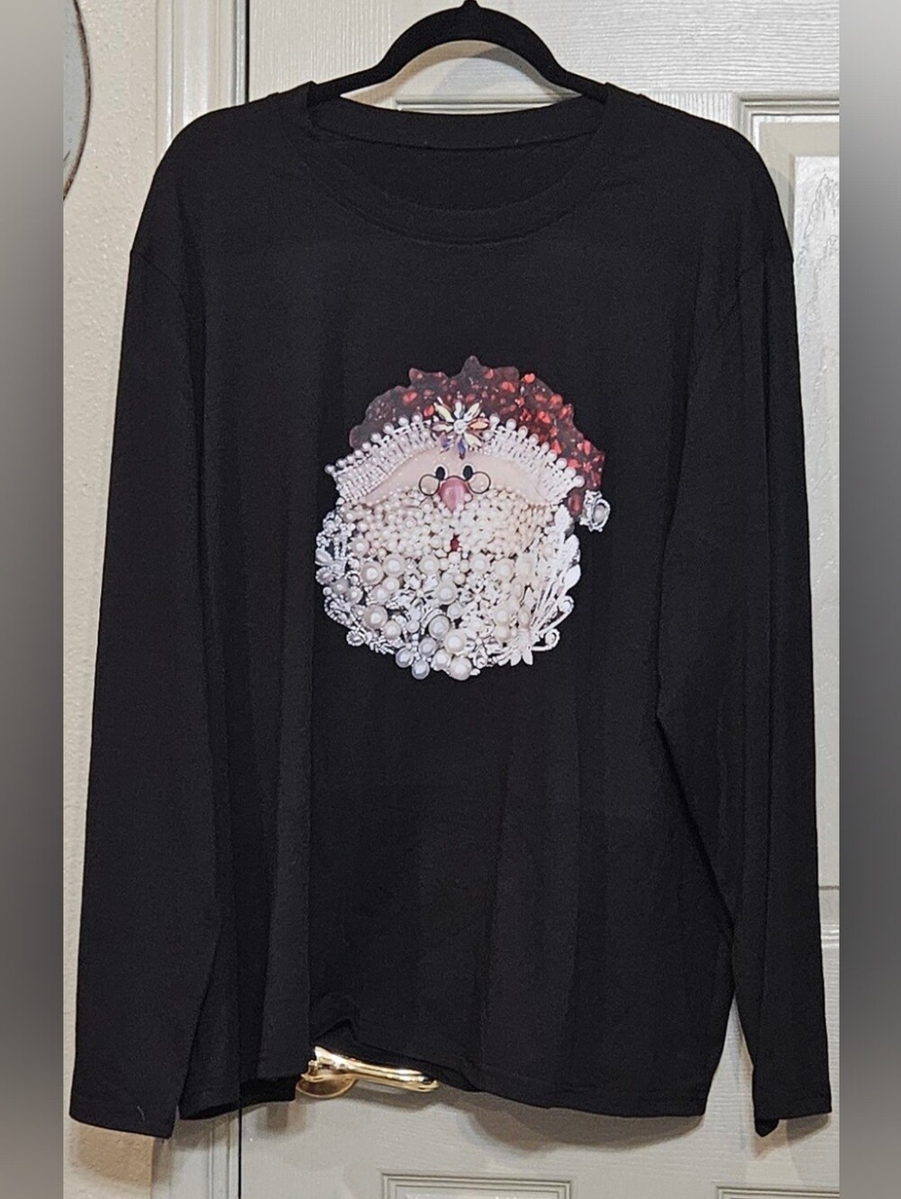 Source Unknown Black Long-Sleeve Santa Face Graphic Tee
